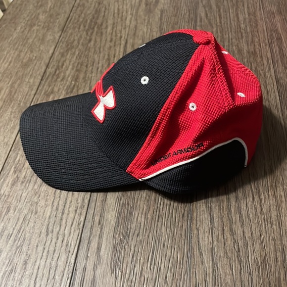 2/$25 Under Armour Men’s Fitted Cap M/L - Picture 3 of 7
